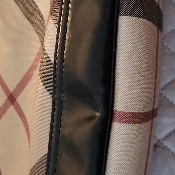 100% authentic Burberry shoulder bag fair condition. Many years left. - Picture 8 of 17